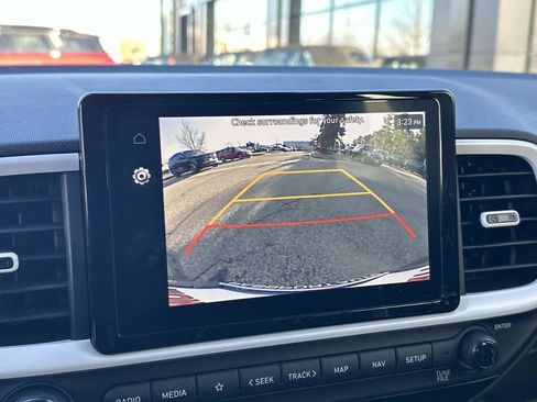 Used 2024 Hyundai Venue Limited image 12