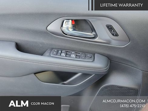 New 2026 Chrysler Pacifica Select FWD image 30