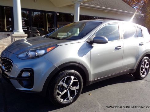 Used 2022 Kia Sportage LX AWD/4WD image 1