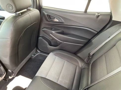 Used 2024 Chevrolet Trax LT FWD image 32