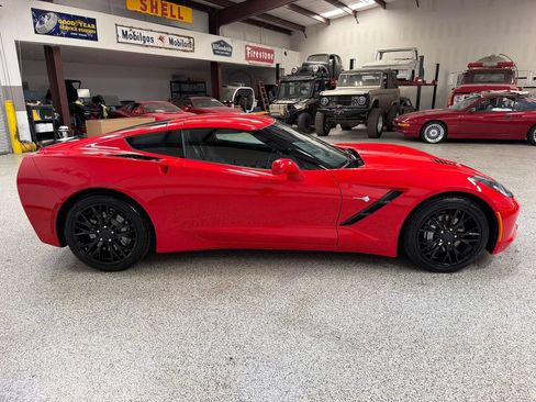 Used 2019 Chevrolet Corvette Stingray Coupe w/ 1LT RWD image 9