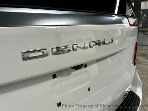 Used 2025 GMC Yukon Denali w/ Sun & Power Step Package image 15