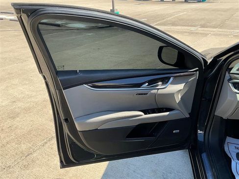 Used 2016 Cadillac XTS Luxury image 24