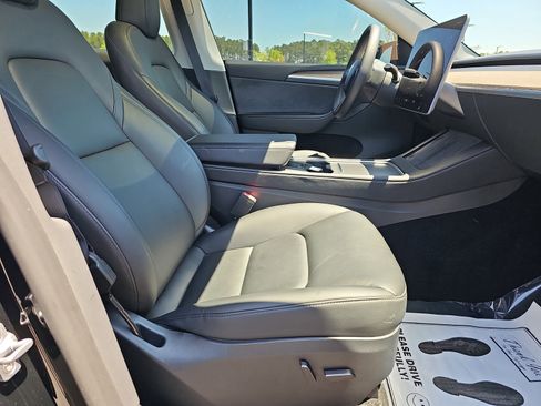 Used 2023 Tesla Model Y Long Range image 10