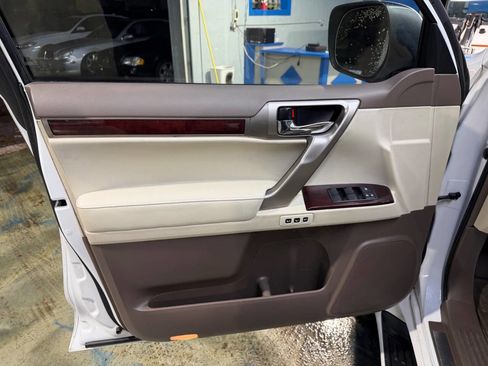 Used 2017 Lexus GX 460 image 17