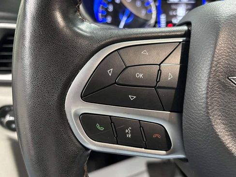 Used 2020 Chrysler Pacifica Touring-L FWD image 34