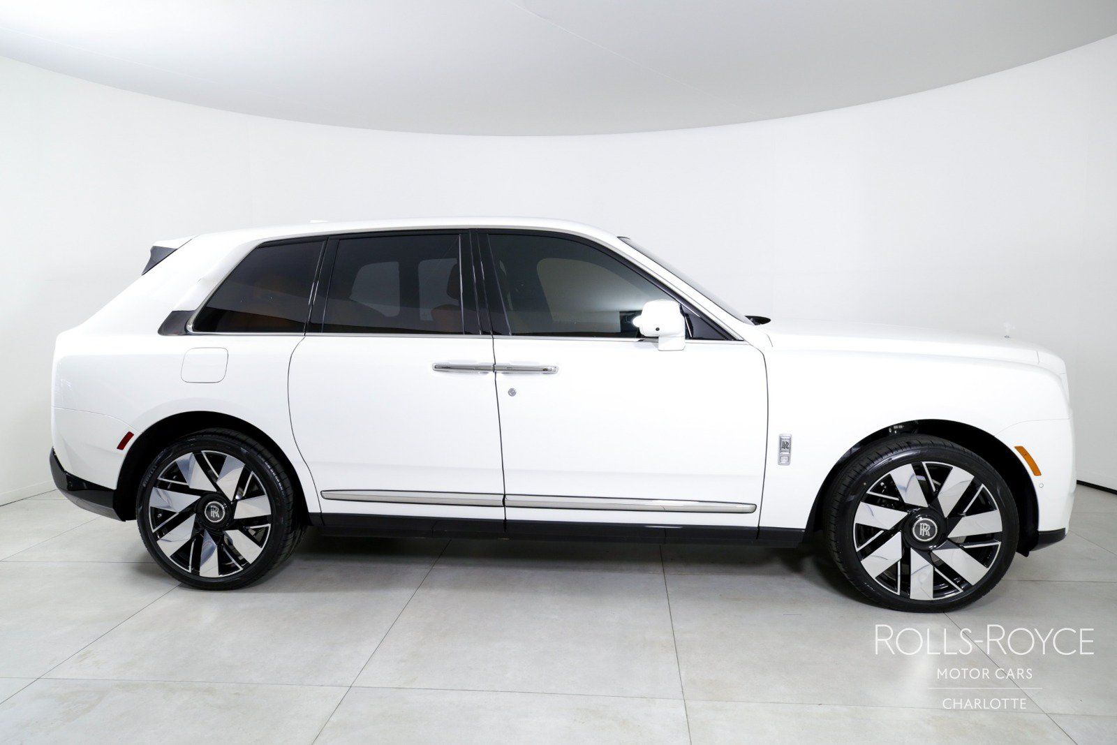 Used 2025 Rolls-Royce Cullinan AWD/4WD image 10