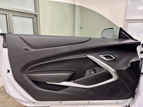 Used 2018 Chevrolet Camaro SS RWD image 14