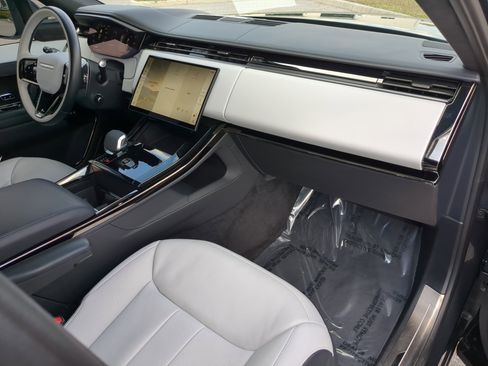 Used 2024 Land Rover Range Rover Sport Autobiography image 12