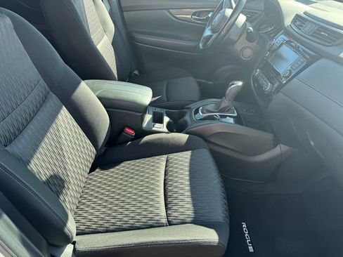 Used 2020 Nissan Rogue SV w/ Sun & Sound Touring Package image 4