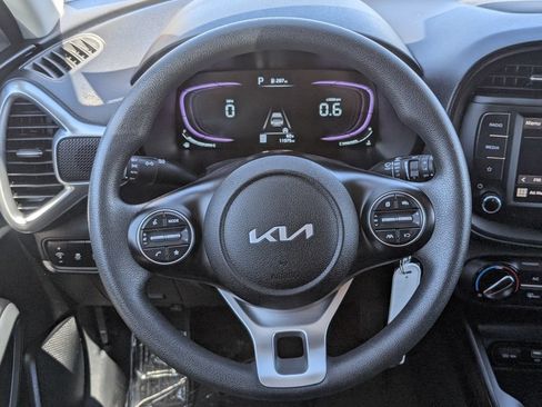 Used 2025 Kia Soul LX w/ LX Technology Package FWD image 15