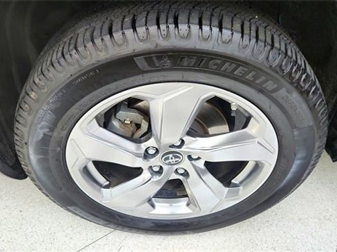 Used 2019 Toyota RAV4 Limited image 60