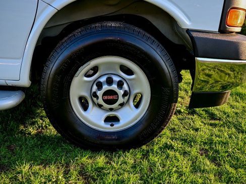 Used 2024 GMC Savana 2500 w/ Driver Convenience Package image 29