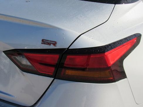 Certified 2023 Nissan Altima 2.5 SR FWD image 10