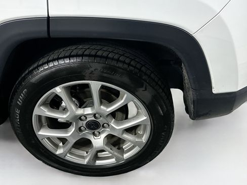 Used 2025 Jeep Compass Limited image 11