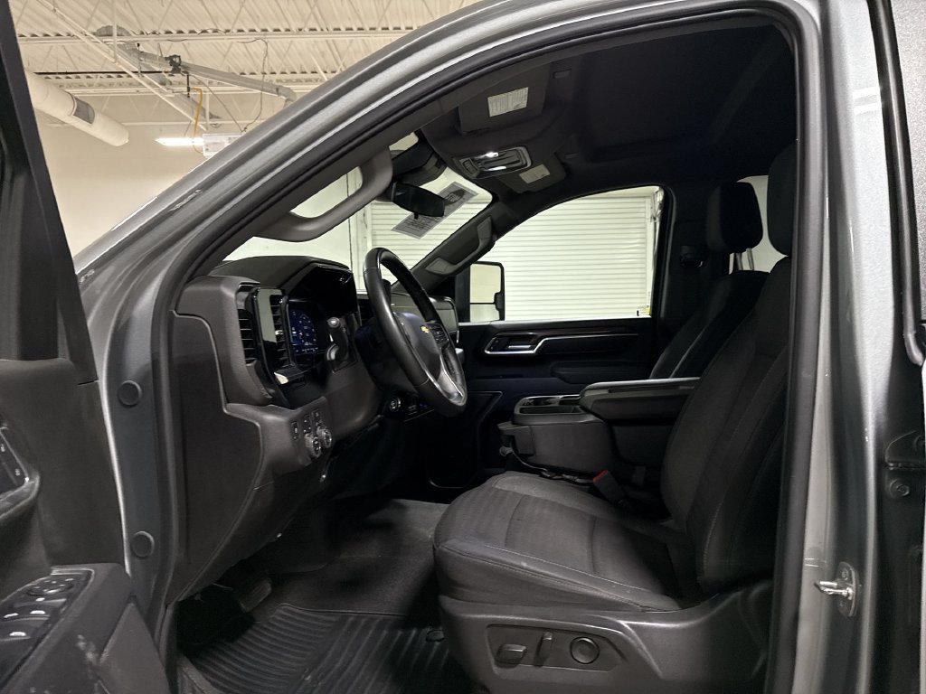 Used 2025 Chevrolet Silverado 2500 LT w/ Convenience Package AWD/4WD image 19