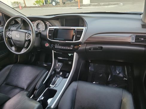 Used 2017 Honda Accord Touring image 17
