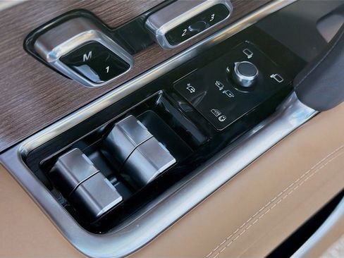 New 2026 Land Rover Range Rover SE image 24