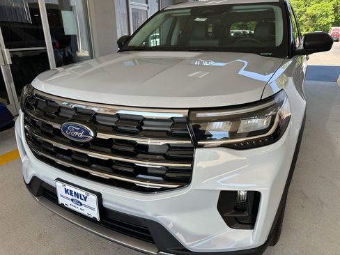 New 2026 Ford Explorer Active RWD image 2
