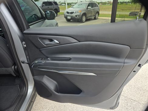 Used 2025 Chevrolet Traverse LT w/ Driver Confidence Package FWD image 25