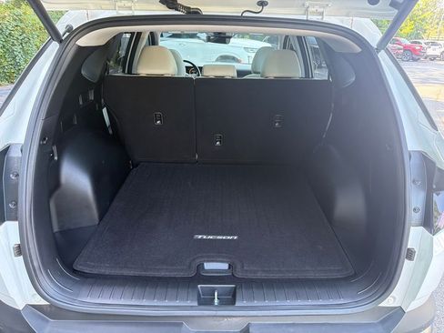 Used 2025 Hyundai Tucson Limited FWD image 18