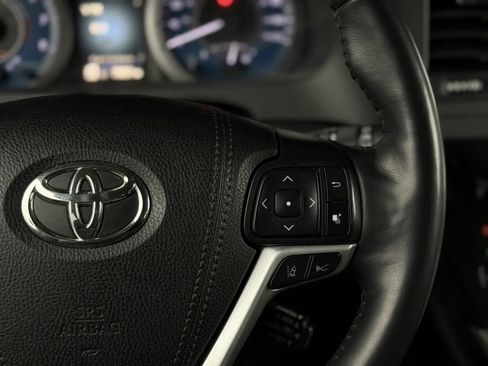 Used 2020 Toyota Sienna Limited image 25