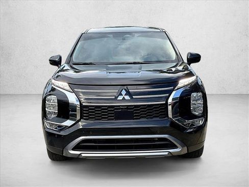 Used 2025 Mitsubishi Outlander SE FWD image 2