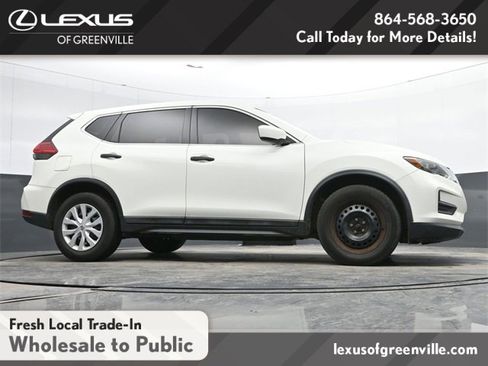 Used 2017 Nissan Rogue S image 11