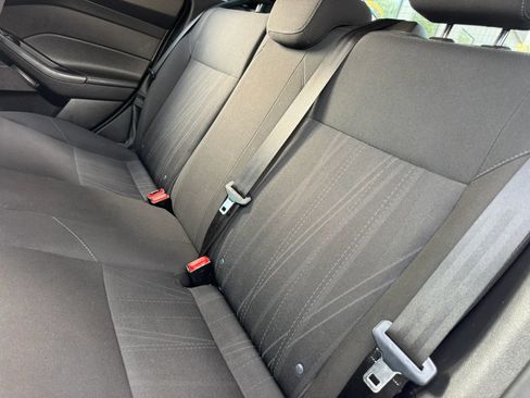 Used 2018 Ford Focus SE FWD image 28