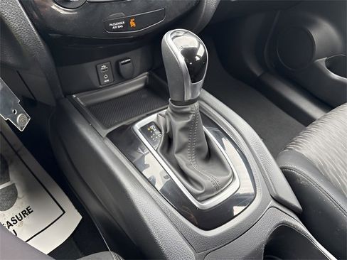 Used 2017 Nissan Rogue S image 15