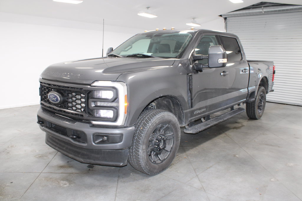 Used 2023 Ford F250 Lariat w/ Sport Appearance Package AWD/4WD image 4