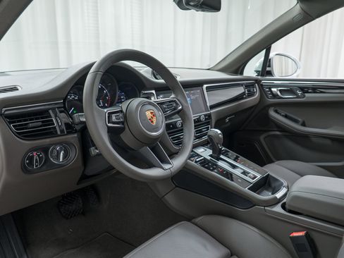 New 2026 Porsche Macan AWD/4WD image 4