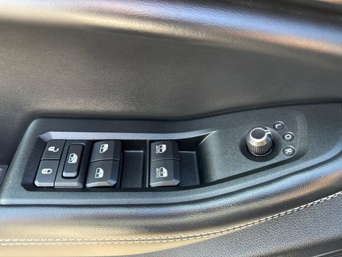 Used 2025 Jeep Grand Cherokee L Altitude AWD/4WD image 17