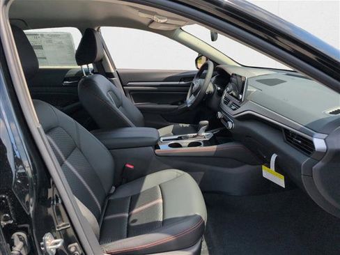 New 2025 Nissan Altima 2.5 SR image 22