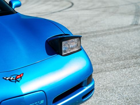 Used 2000 Chevrolet Corvette Coupe w/ Lighting Pkg RWD image 26