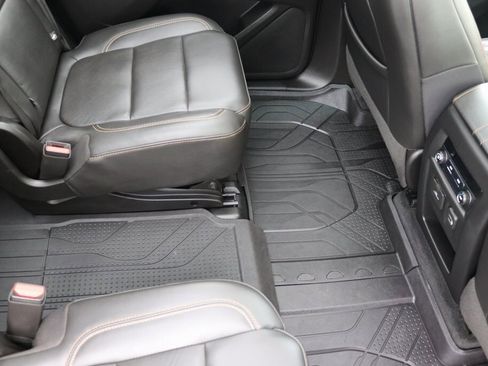 Used 2020 Chevrolet Traverse RS image 27