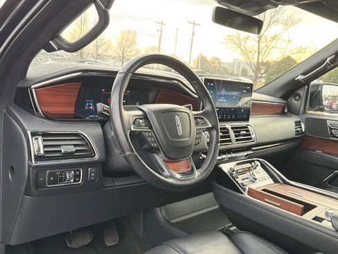 Used 2024 Lincoln Navigator Reserve image 10