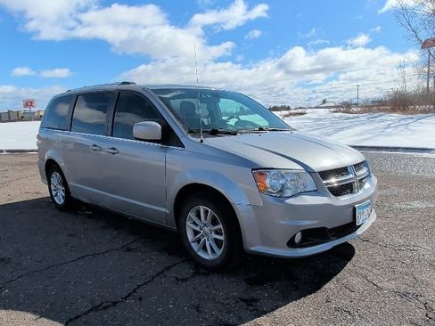 Used 2019 Dodge Grand Caravan SXT image 11