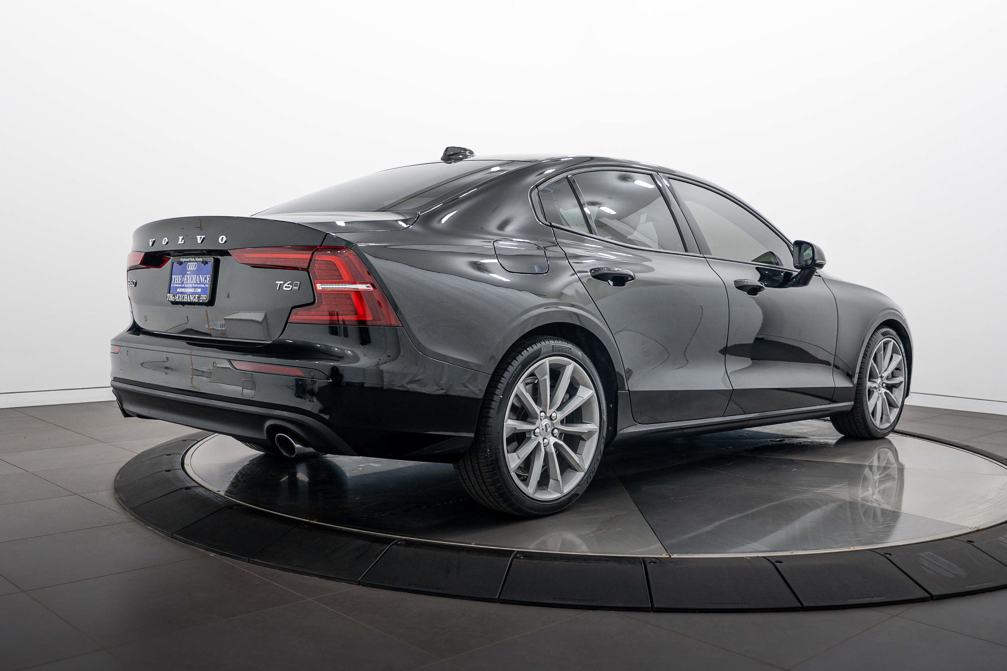 Used 2020 Volvo S60 T6 Momentum AWD/4WD image 4