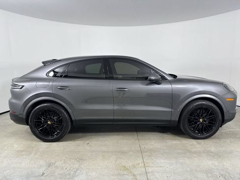 Certified 2024 Porsche Cayenne Coupe AWD/4WD image 8