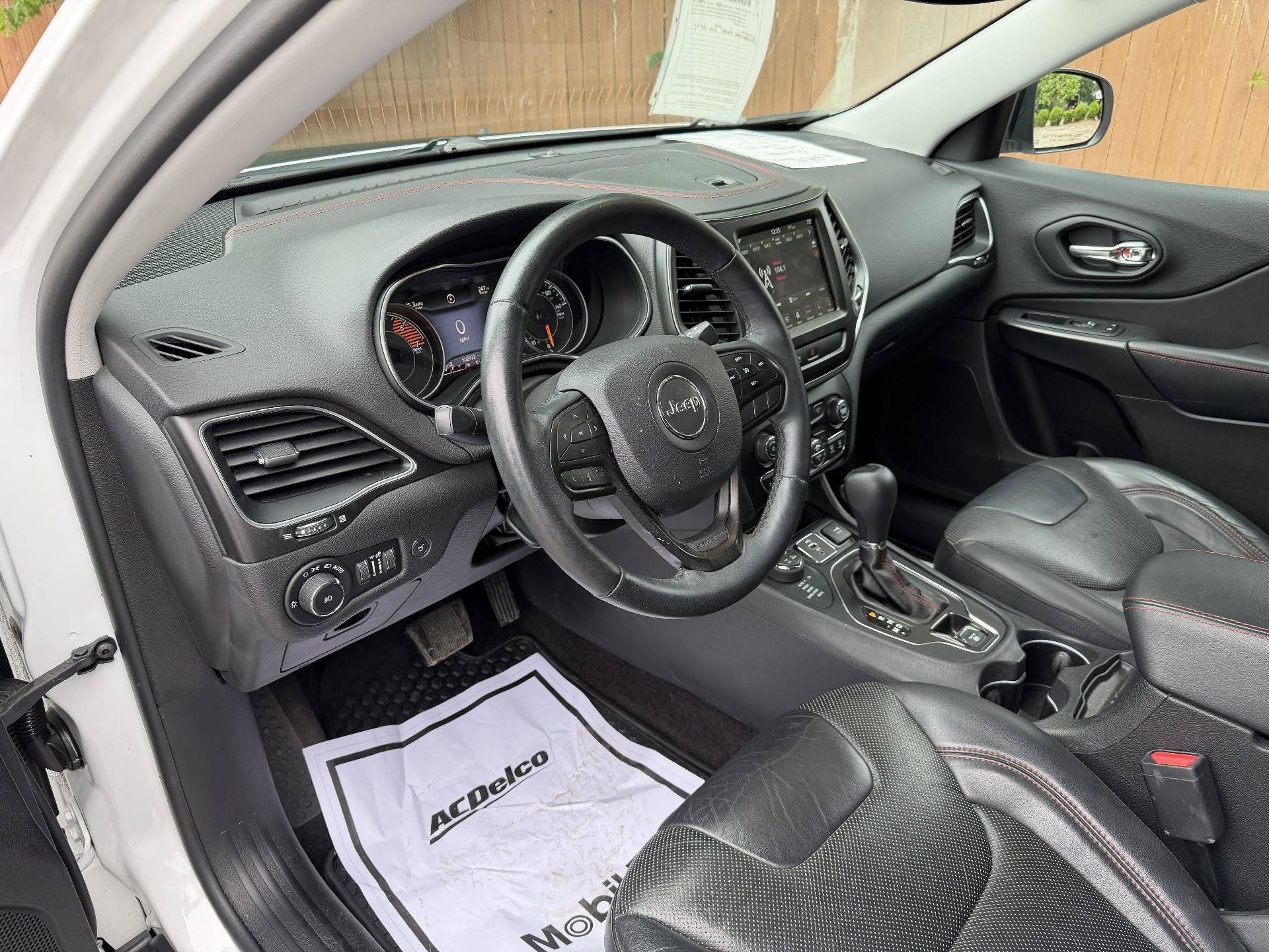Used 2019 Jeep Cherokee Trailhawk AWD/4WD image 14