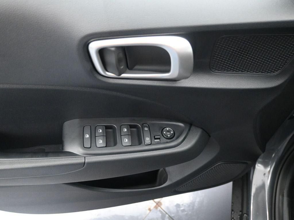 New 2026 Hyundai Venue SE FWD image 28