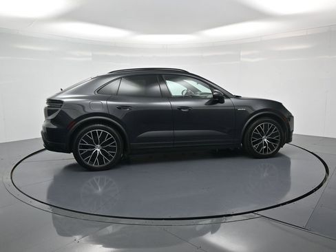 Used 2024 Porsche Macan 4 Electric image 31