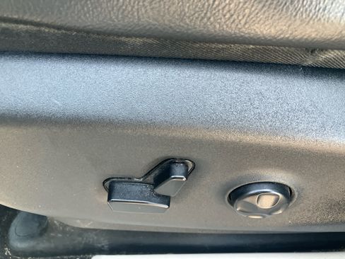 Used 2017 Chrysler Pacifica Touring-L Plus w/ Tire & Wheel Group FWD image 11
