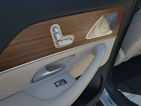 Certified 2025 Mercedes-Benz GLS 450 4MATIC image 8