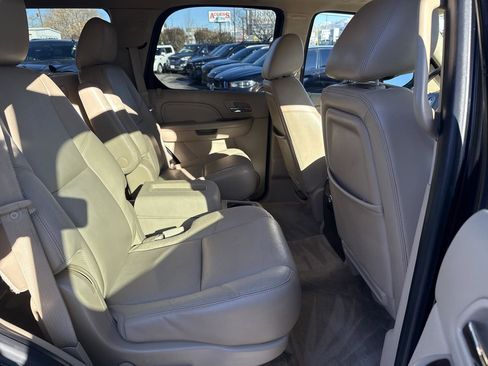 Used 2013 Cadillac Escalade Premium image 20