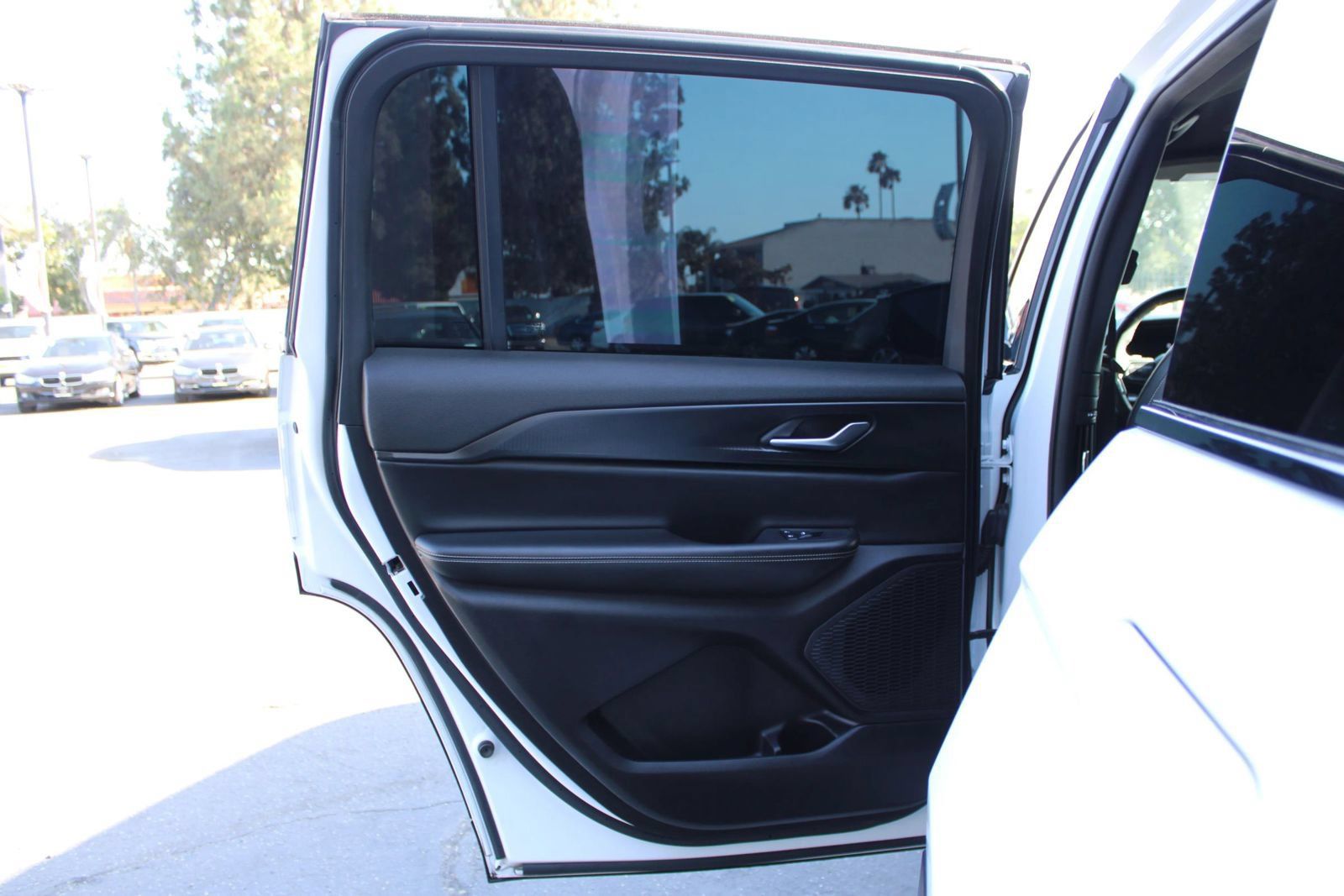 Used 2023 Jeep Grand Cherokee L Laredo RWD image 12