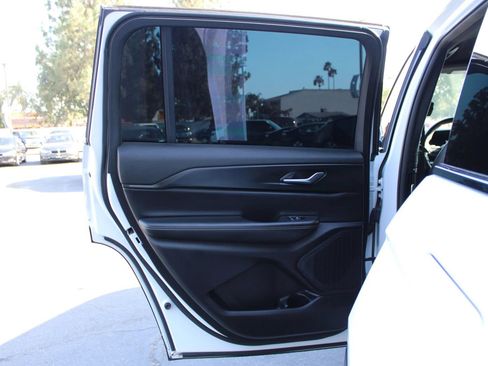 Used 2023 Jeep Grand Cherokee L Laredo RWD image 12