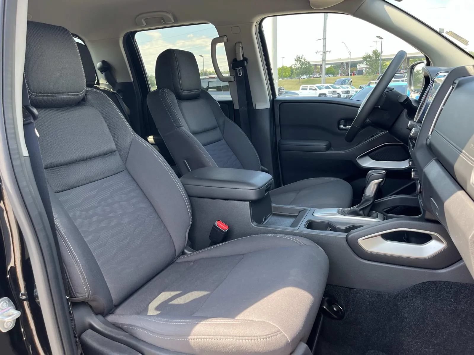 Used 2024 Nissan Frontier SV w/ Hardbody Edition AWD/4WD image 18