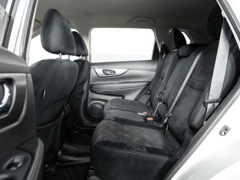 Used 2015 Nissan Rogue SV w/ SV Premium Package image 18